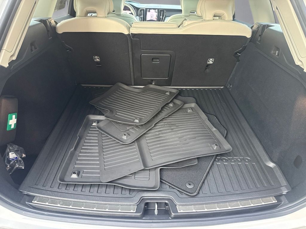 2025 Volvo XC60 B5 Plus Hunt Valley MD