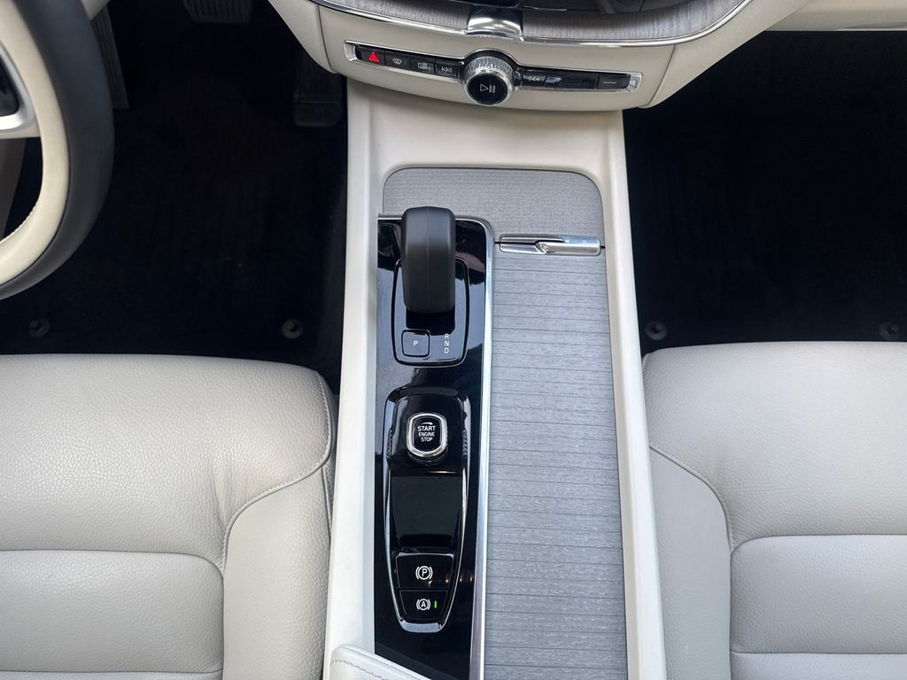 2025 Volvo XC60 B5 Plus Hunt Valley MD