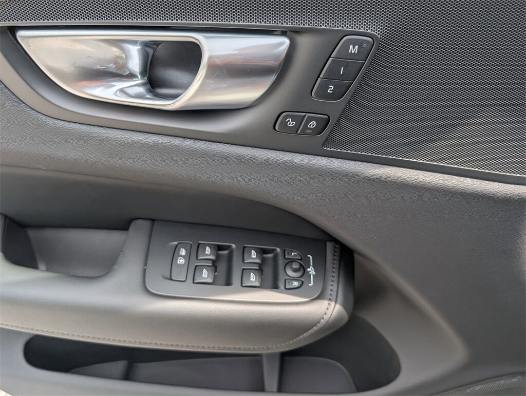 2025 Volvo XC60 B5 Plus Hunt Valley MD