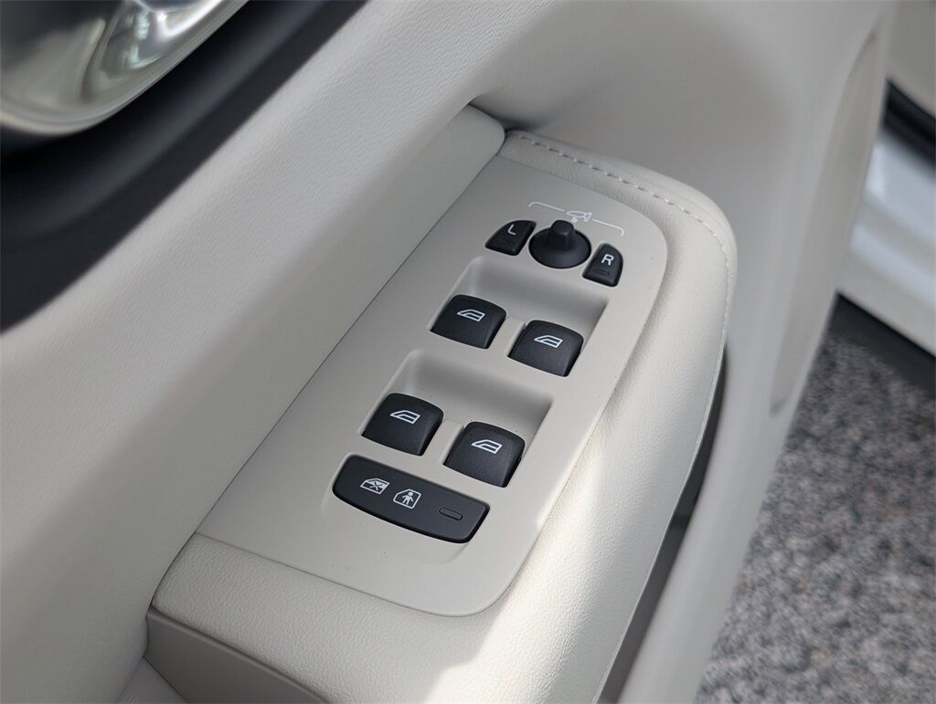 2025 Volvo XC60 B5 Plus Hunt Valley MD