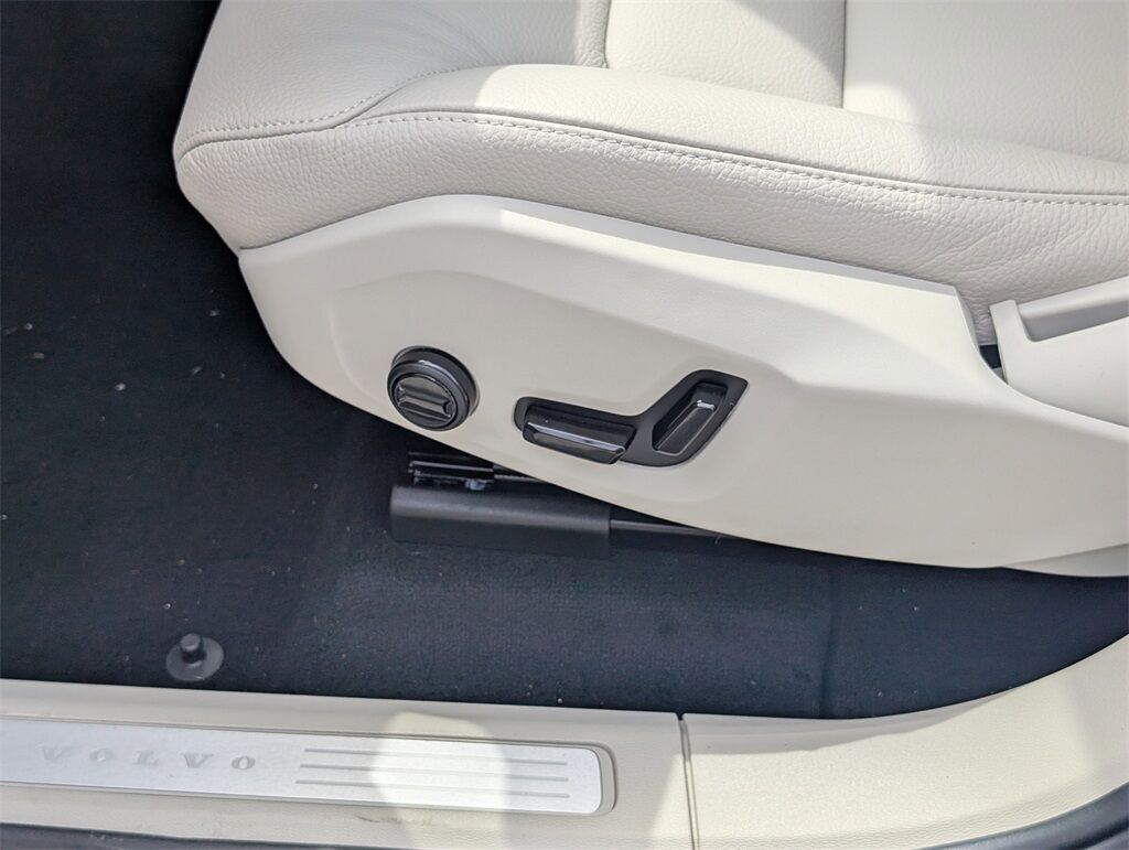 2025 Volvo XC60 B5 Plus Hunt Valley MD