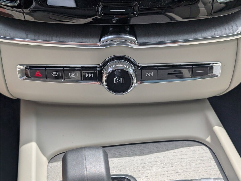 2025 Volvo XC60 B5 Plus Hunt Valley MD