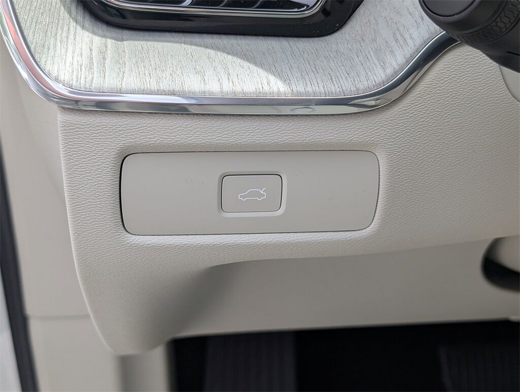 2025 Volvo XC60 B5 Plus Hunt Valley MD