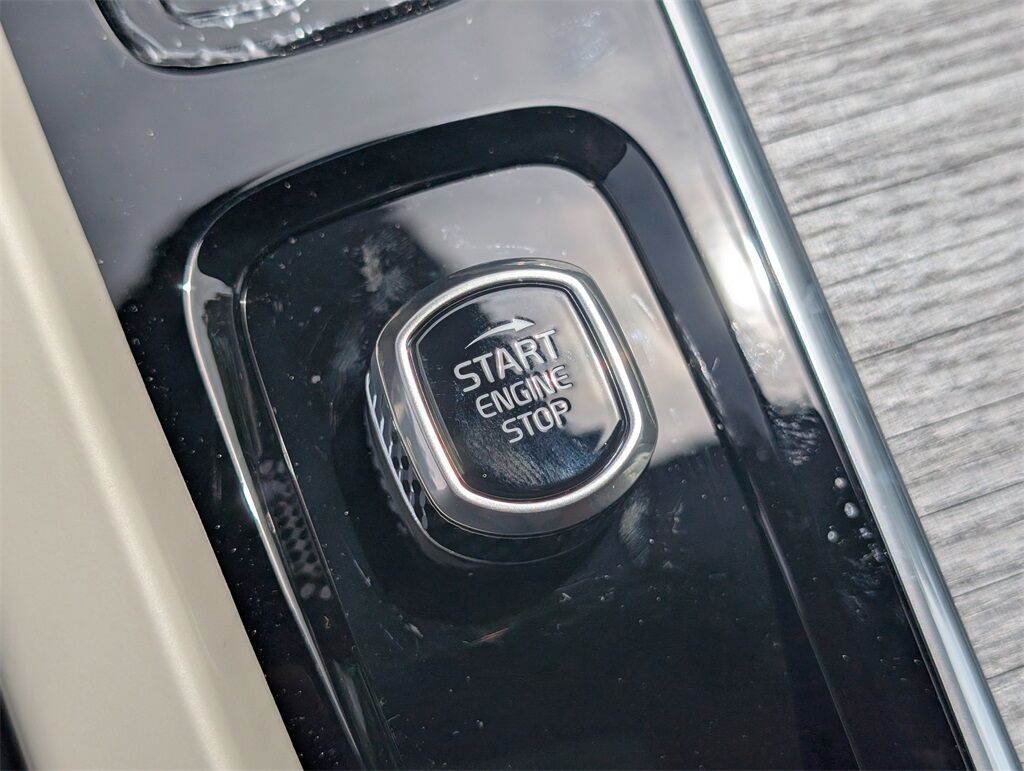2025 Volvo XC60 B5 Plus Hunt Valley MD