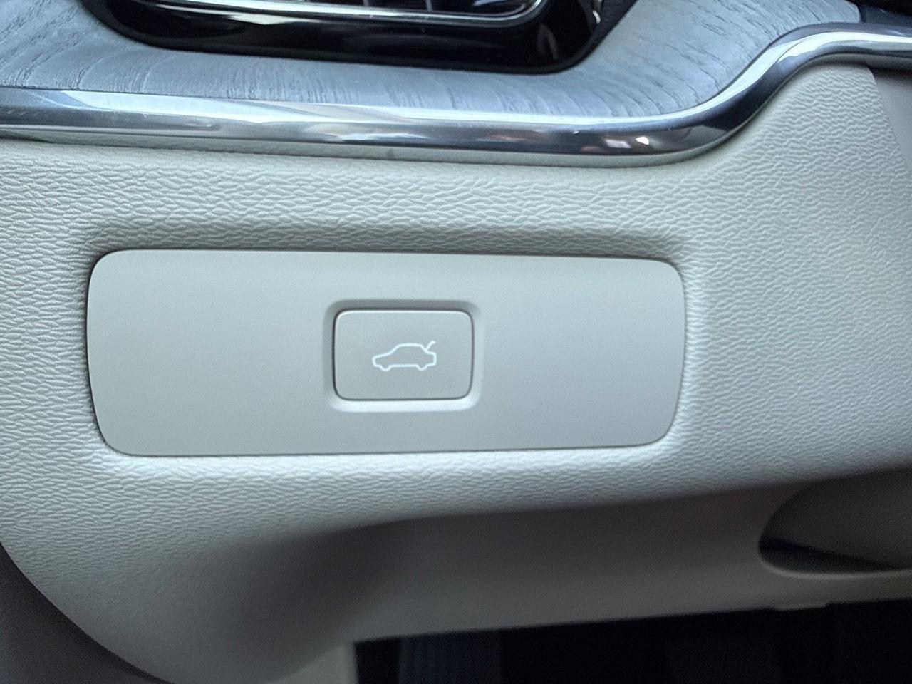 2025 Volvo XC60 B5 Plus Chantilly VA