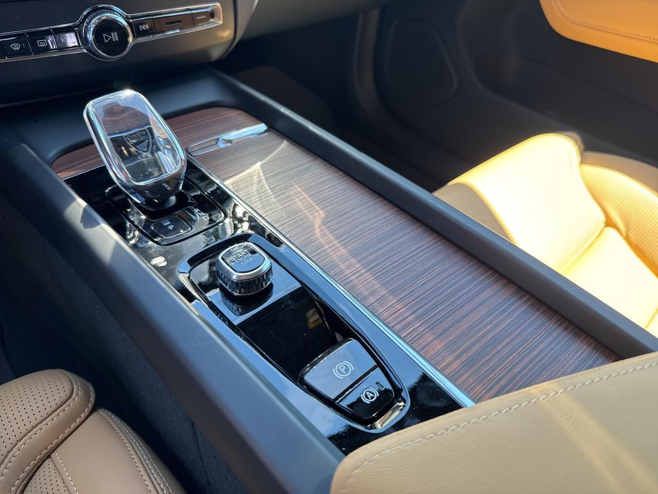 2025 Volvo XC60 B5 Ultra Bend OR