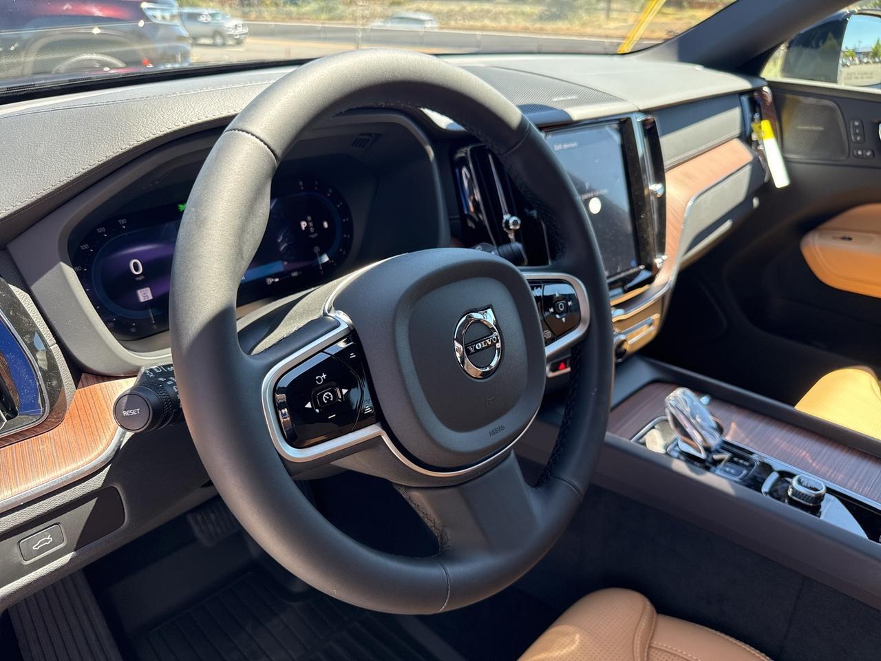2025 Volvo XC60 B5 Ultra Bend OR