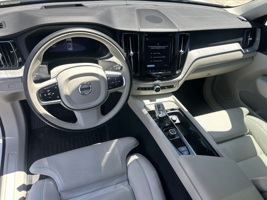 2025 Volvo XC60 B5 Ultra
