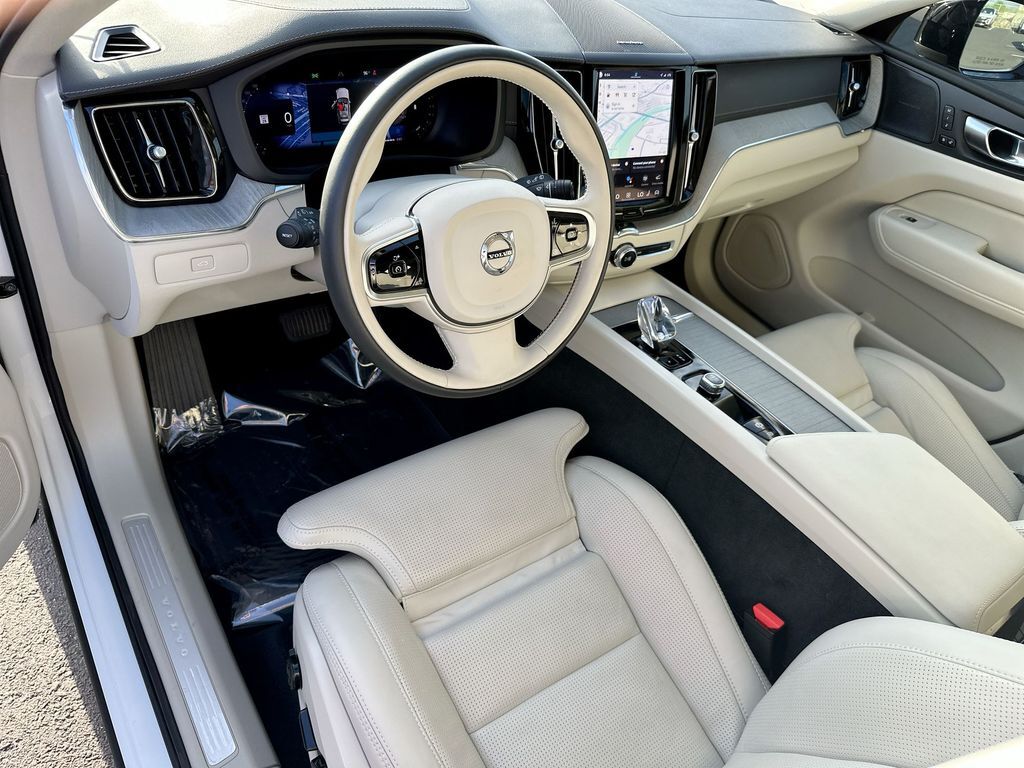 2025 Volvo XC60 B5 Ultra
