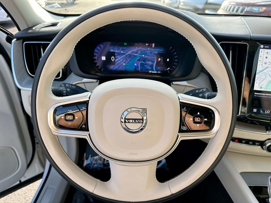 2025 Volvo XC60 B5 Ultra