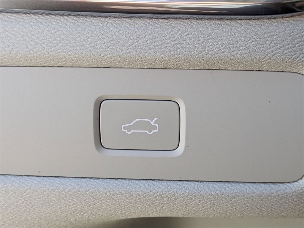 2025 Volvo XC60 B5 Ultra Hunt Valley MD