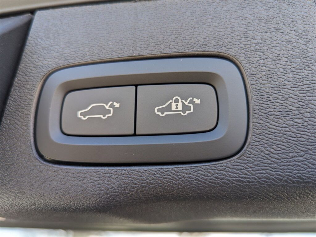 2025 Volvo XC60 B5 Ultra Hunt Valley MD
