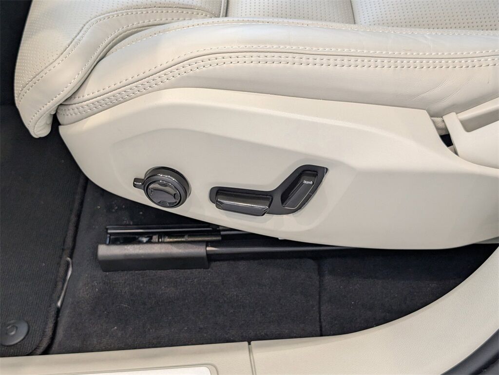 2025 Volvo XC60 B5 Ultra Hunt Valley MD
