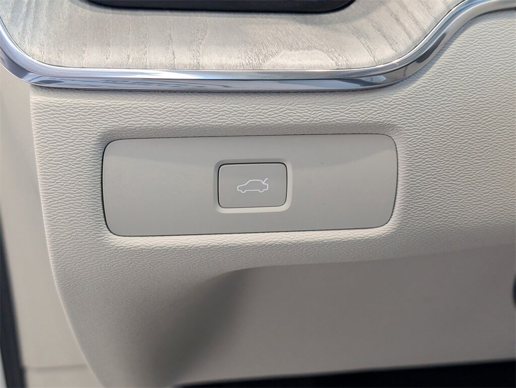 2025 Volvo XC60 B5 Ultra Hunt Valley MD