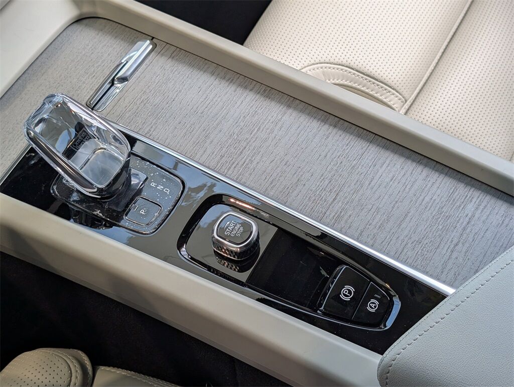 2025 Volvo XC60 B5 Ultra Hunt Valley MD
