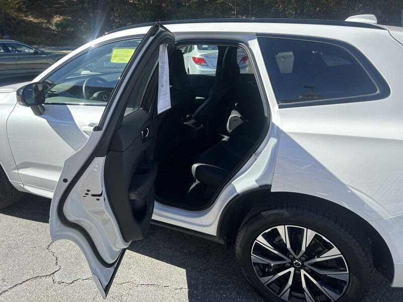 2025 Volvo XC60 B6 Plus Dark Theme Whitinsville MA