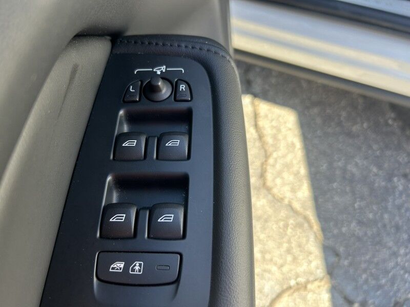 2025 Volvo XC60 B6 Plus Dark Theme Webster MA