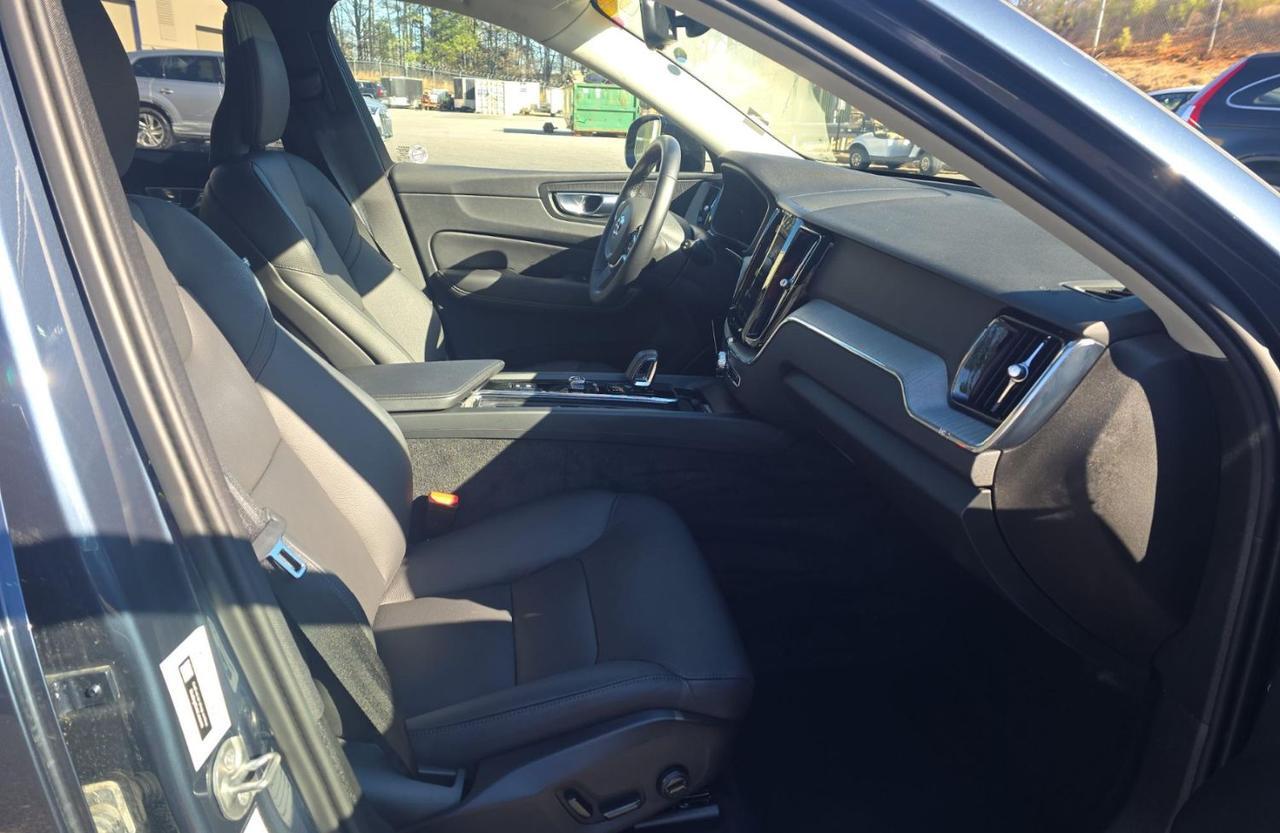 2025 Volvo XC60 P8 Twin Engine ULTIMATE w/Harman Kardon, Pilot Assist, 360 Cam, 4 Heated Se Portland OR