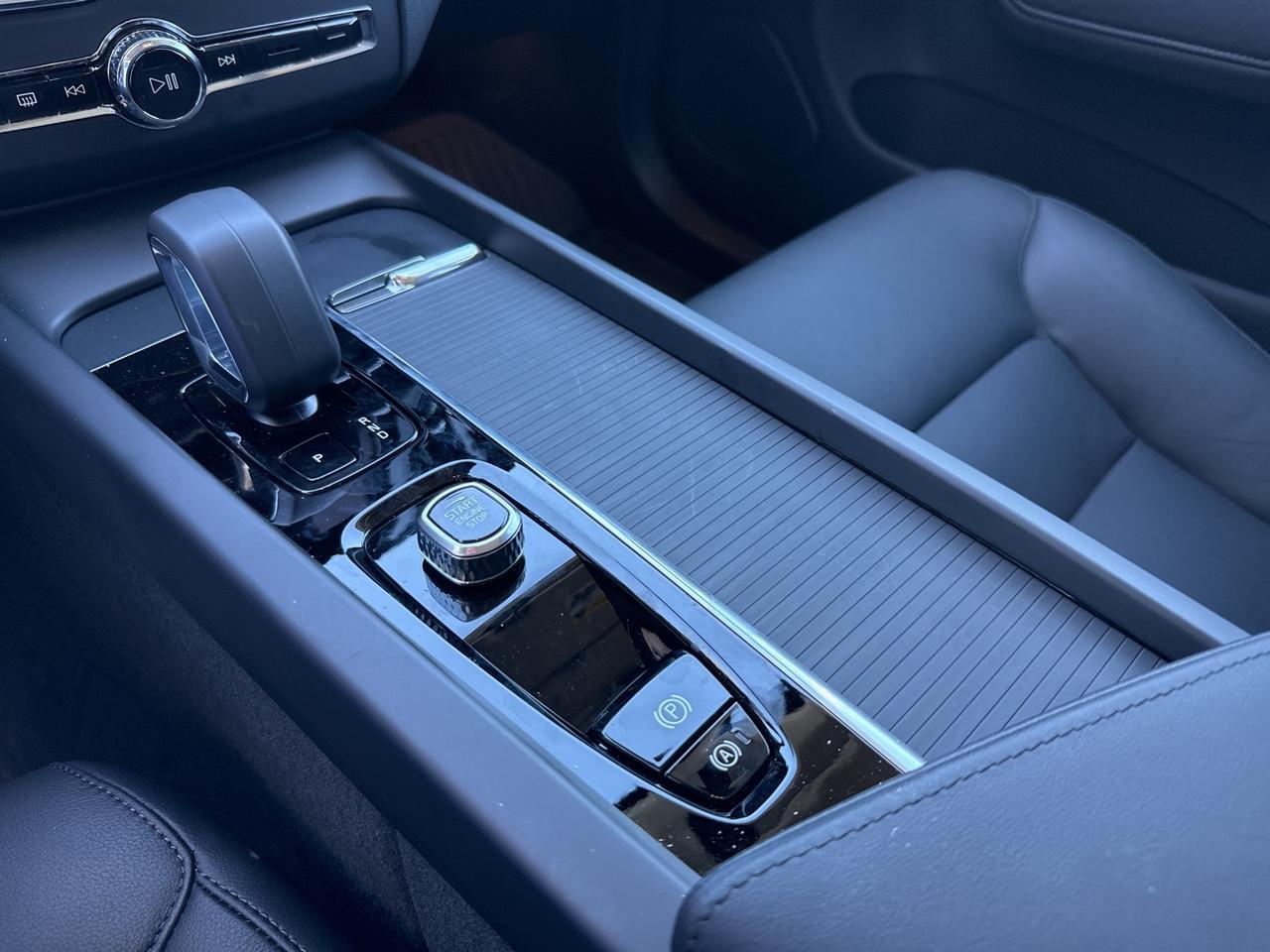 2025 Volvo XC60 Plug-In Hybrid T8 Core Bend OR