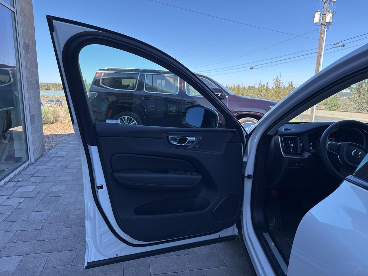 2025 Volvo XC60 Plug-In Hybrid T8 Core Bend OR