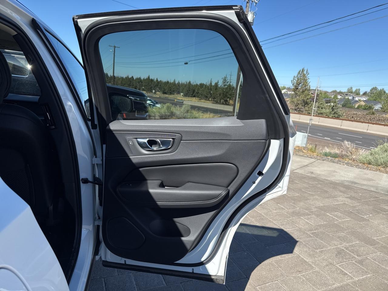 2025 Volvo XC60 Plug-In Hybrid T8 Core Bend OR