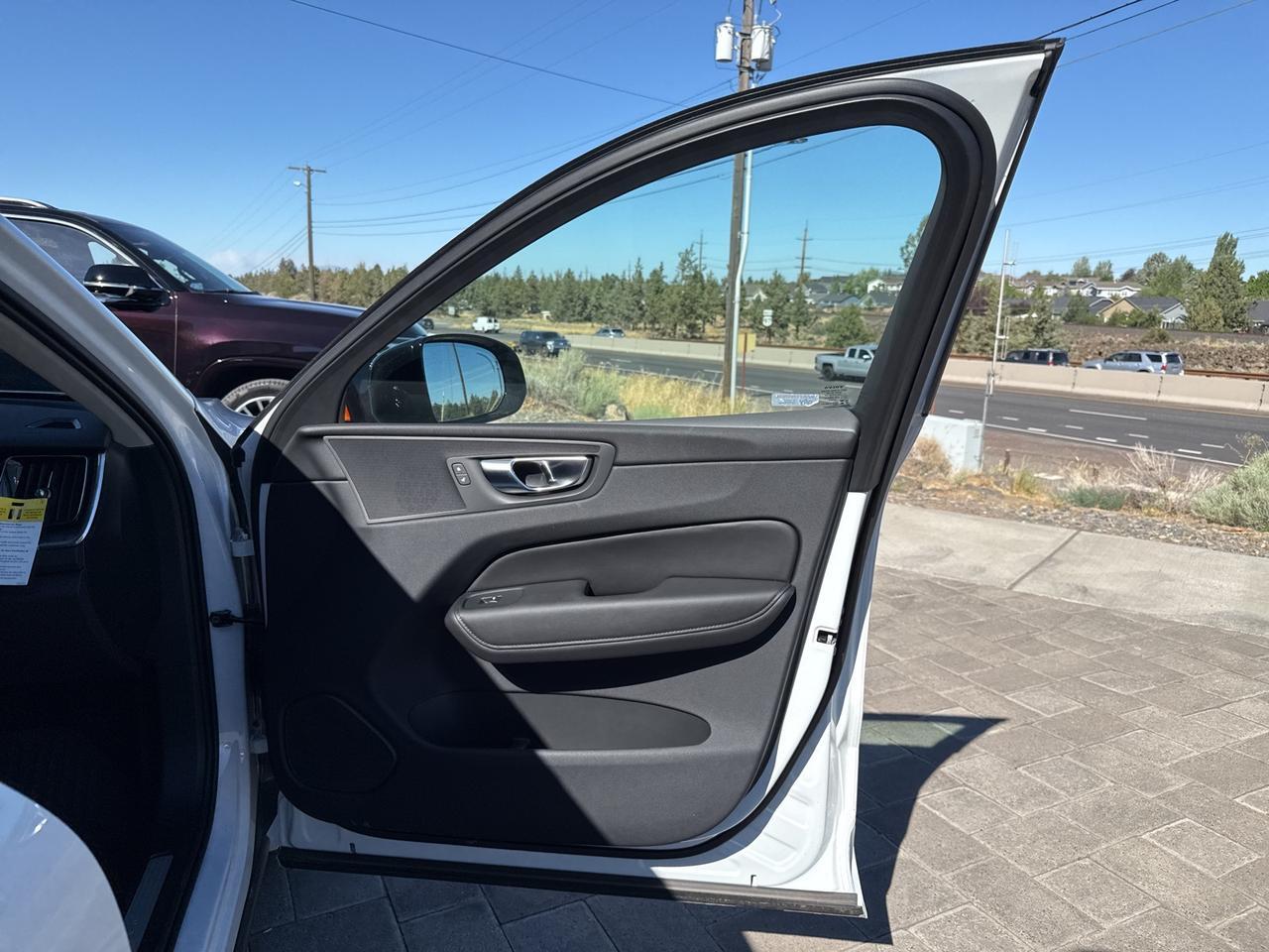 2025 Volvo XC60 Plug-In Hybrid T8 Core Bend OR