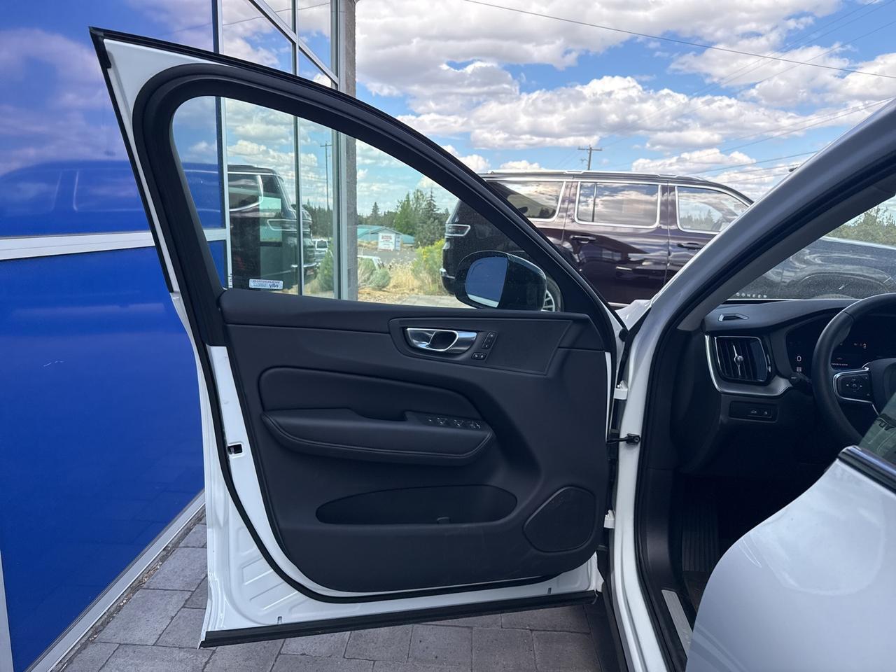 2025 Volvo XC60 Plug-In Hybrid T8 Core Bend OR