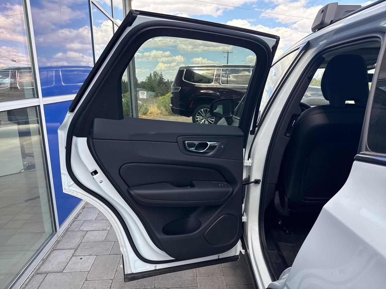 2025 Volvo XC60 Plug-In Hybrid T8 Core Bend OR