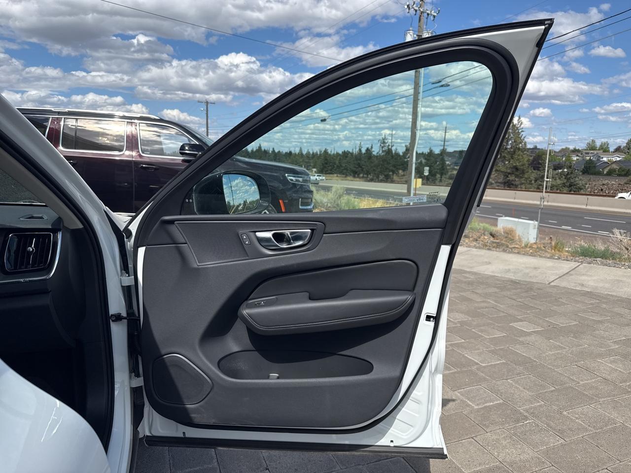 2025 Volvo XC60 Plug-In Hybrid T8 Core Bend OR