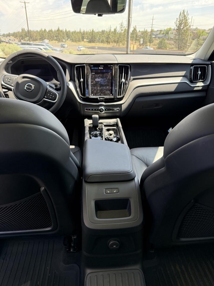 2025 Volvo XC60 Plug-In Hybrid T8 Core Bend OR