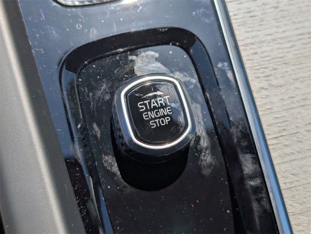 2025 Volvo XC60 Plug-In Hybrid T8 Plus Hunt Valley MD