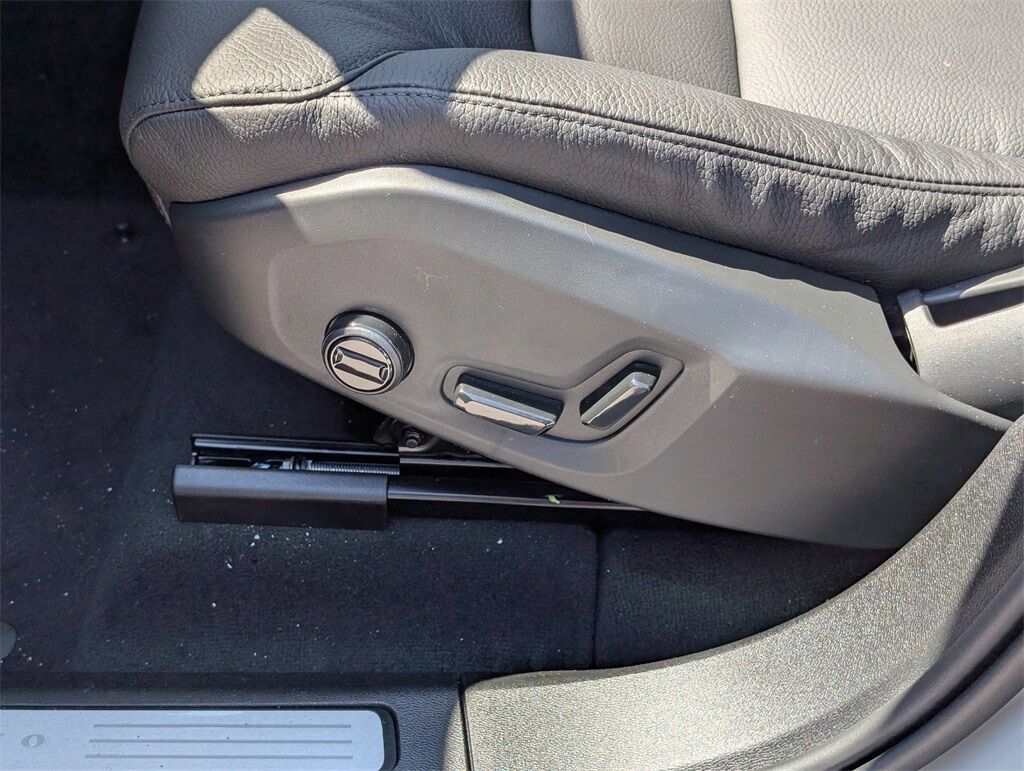 2025 Volvo XC60 Plug-In Hybrid T8 Plus Hunt Valley MD