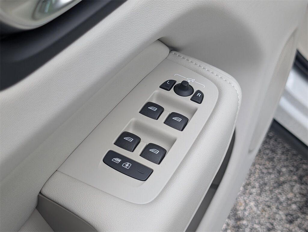 2025 Volvo XC60 Plug-In Hybrid T8 Plus Hunt Valley MD