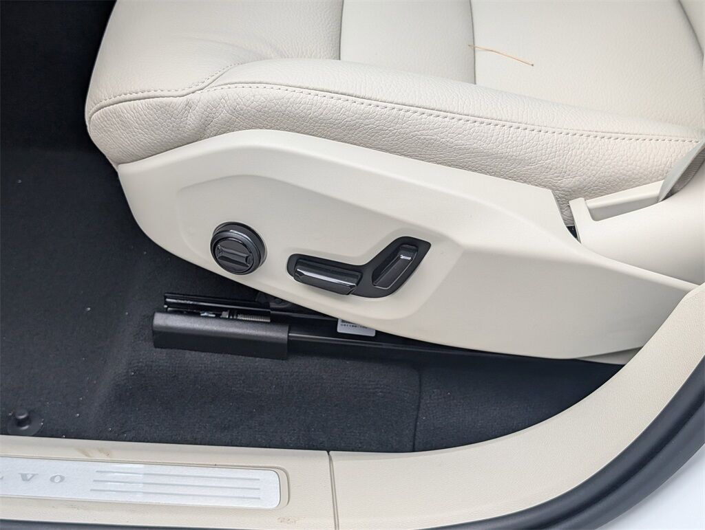 2025 Volvo XC60 Plug-In Hybrid T8 Plus Hunt Valley MD