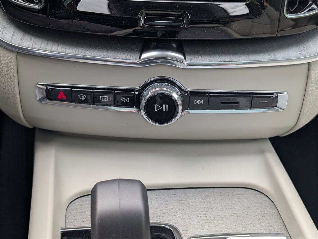 2025 Volvo XC60 Plug-In Hybrid T8 Plus Hunt Valley MD