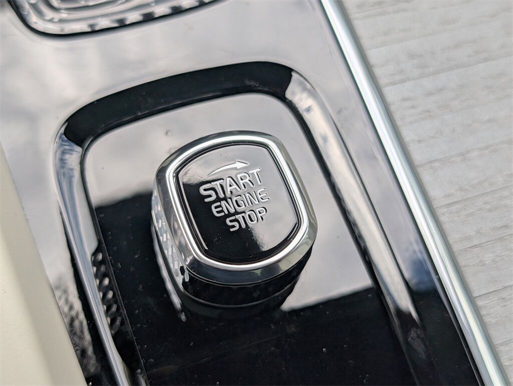 2025 Volvo XC60 Plug-In Hybrid T8 Plus Hunt Valley MD