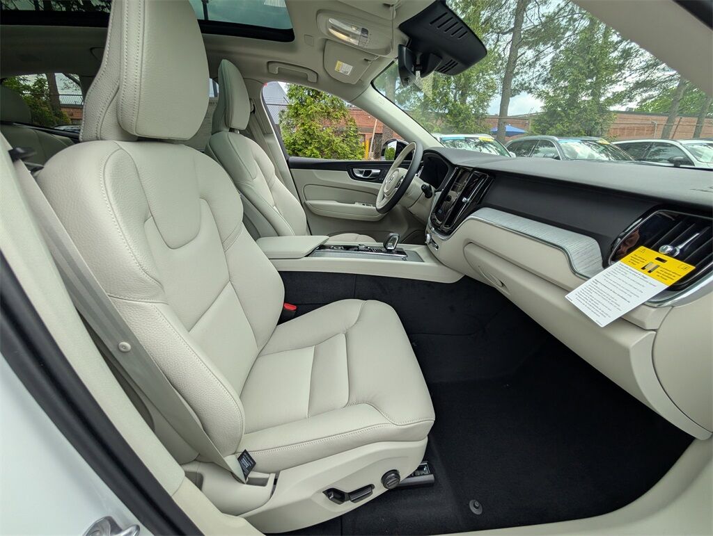2025 Volvo XC60 Plug-In Hybrid T8 Plus Hunt Valley MD