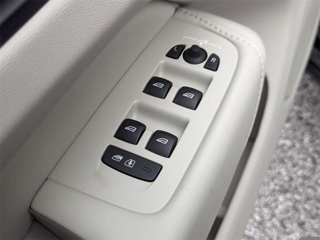 2025 Volvo XC60 Plug-In Hybrid T8 Plus Hunt Valley MD