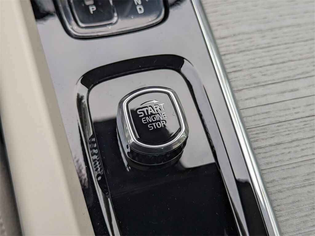 2025 Volvo XC60 Plug-In Hybrid T8 Plus Hunt Valley MD