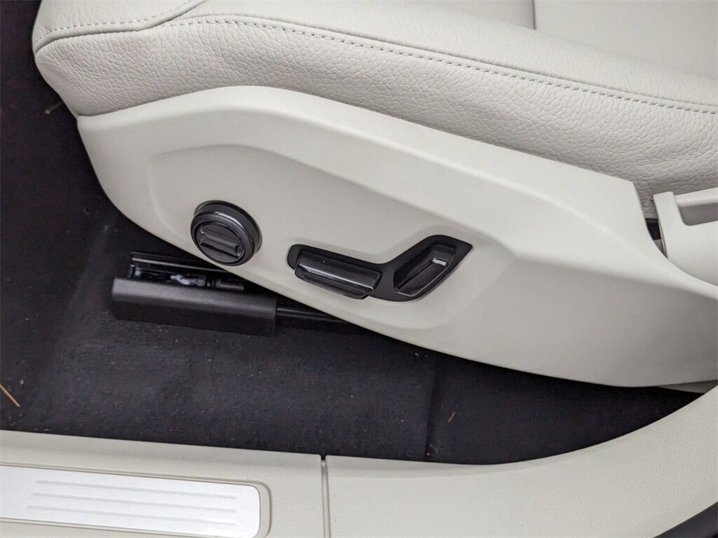 2025 Volvo XC60 Plug-In Hybrid T8 Plus Hunt Valley MD