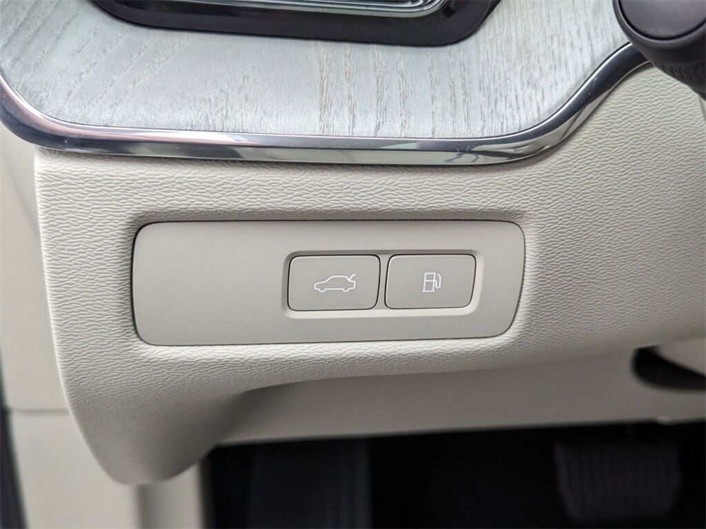 2025 Volvo XC60 Plug-In Hybrid T8 Plus Hunt Valley MD