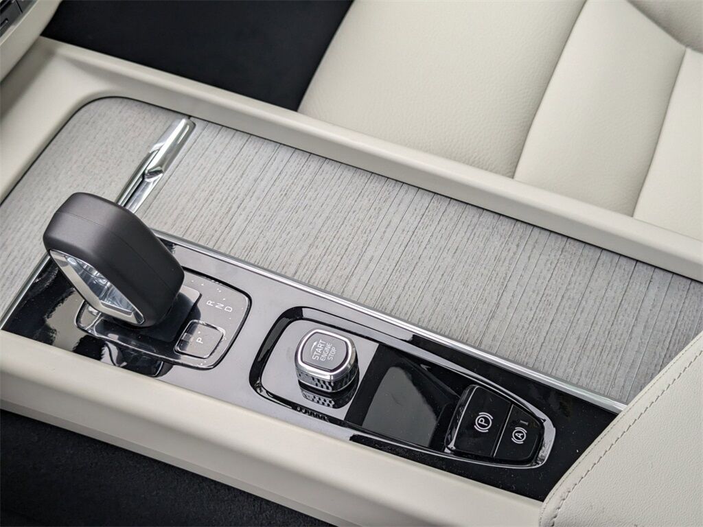 2025 Volvo XC60 Plug-In Hybrid T8 Plus Hunt Valley MD