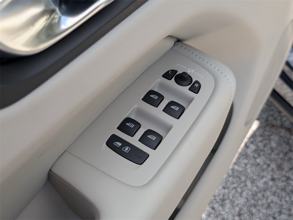 2025 Volvo XC60 Plug-In Hybrid T8 Plus Hunt Valley MD