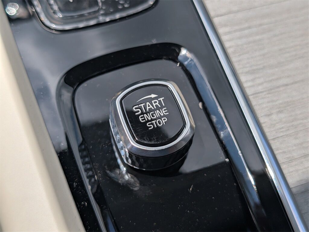 2025 Volvo XC60 Plug-In Hybrid T8 Plus Hunt Valley MD