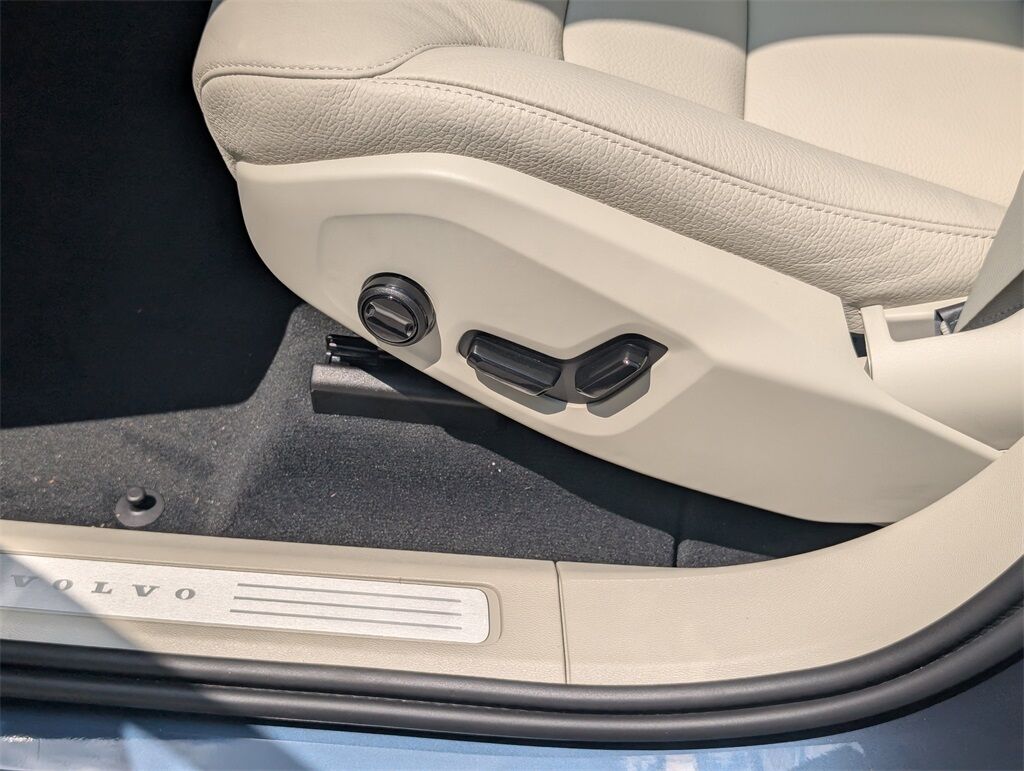 2025 Volvo XC60 Plug-In Hybrid T8 Plus Hunt Valley MD