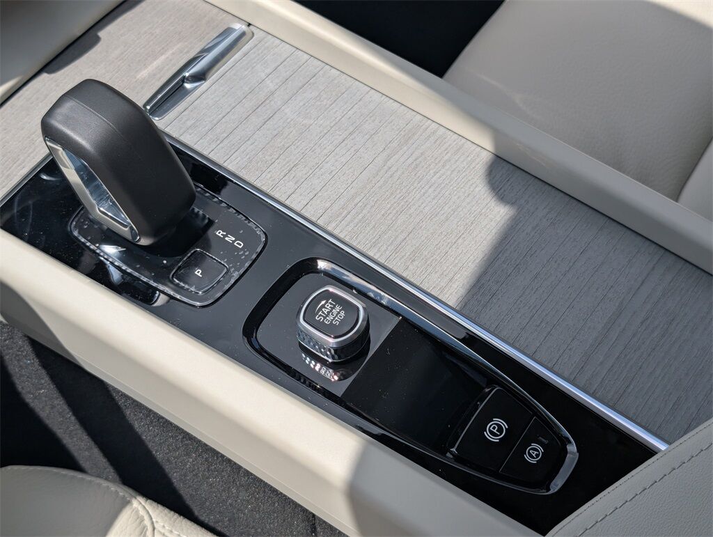 2025 Volvo XC60 Plug-In Hybrid T8 Plus Hunt Valley MD