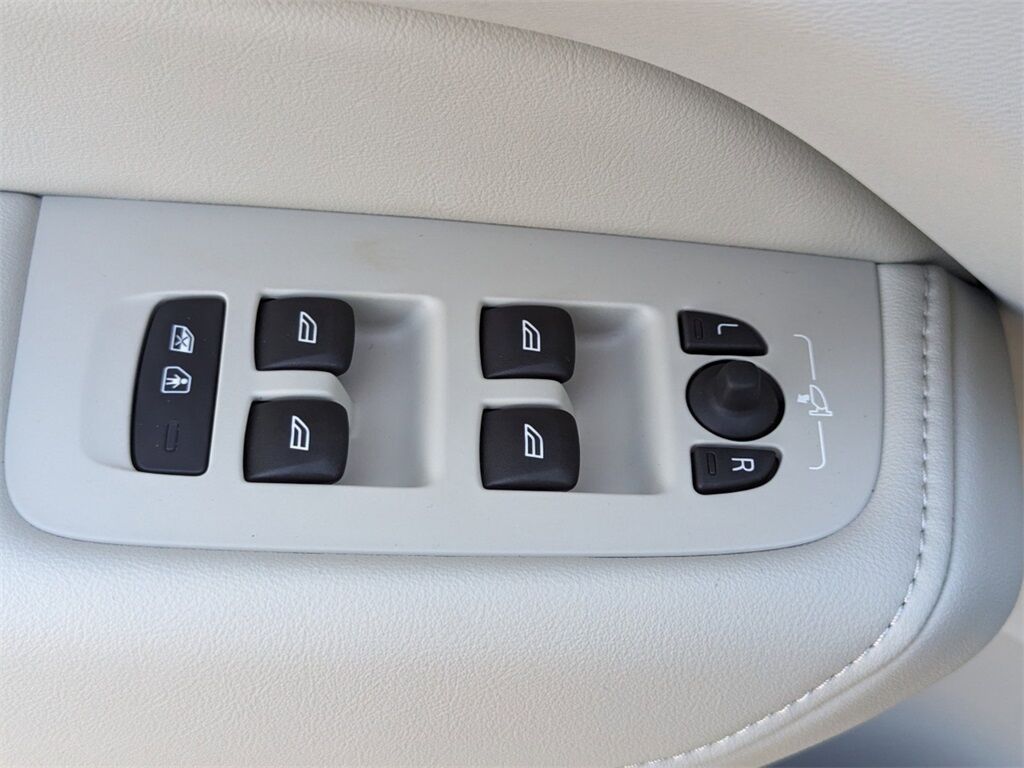 2025 Volvo XC60 Plug-In Hybrid T8 Plus Hunt Valley MD