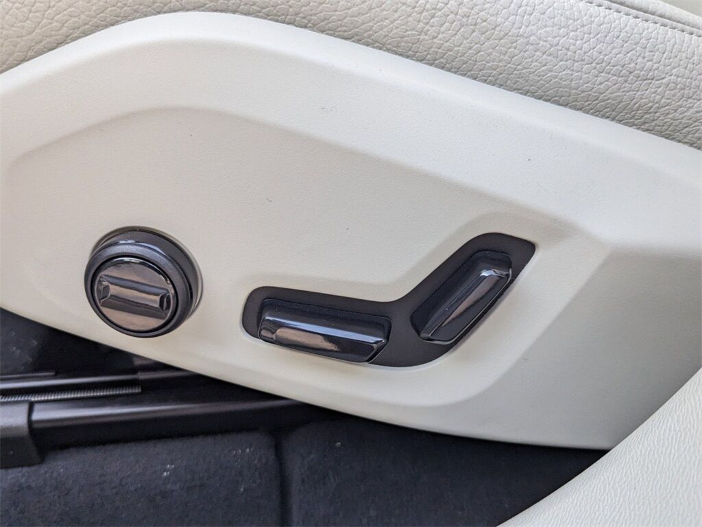 2025 Volvo XC60 Plug-In Hybrid T8 Plus Hunt Valley MD