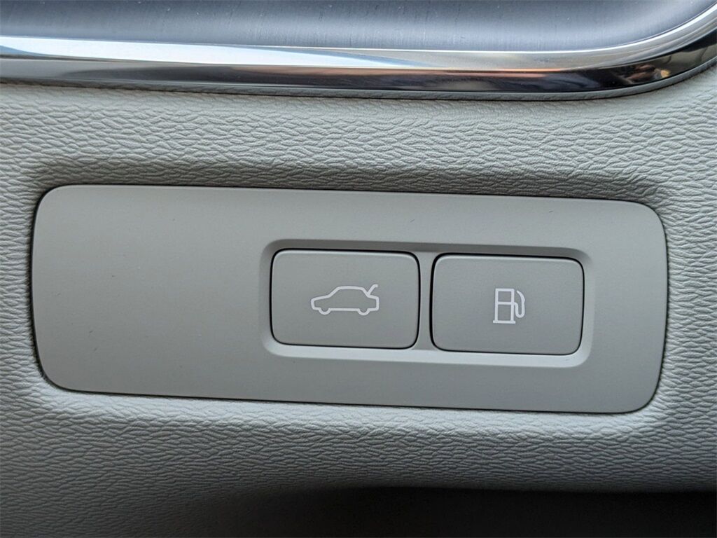 2025 Volvo XC60 Plug-In Hybrid T8 Plus Hunt Valley MD