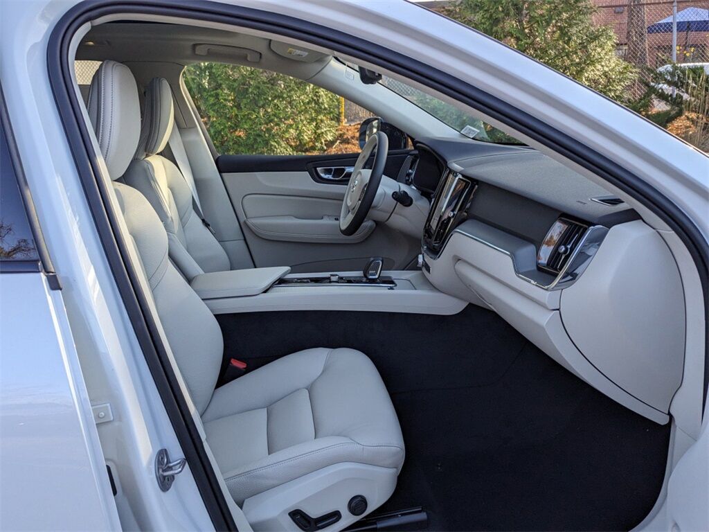 2025 Volvo XC60 Plug-In Hybrid T8 Plus Hunt Valley MD